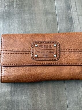 Fossil Long Live Vintage 1954 Soft Leather Wallet Dark Tan Snap Close